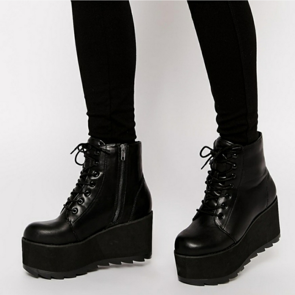 ISO YRU Hercules Boots